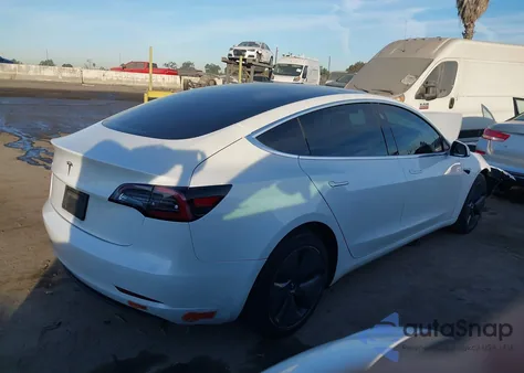 2020 Tesla Model 3 Standard Range Plus Rear-Wheel Drive/Standard Range Rear-Wheel Drive z USA, uszkodzony, nr VIN 5YJ3E1EA0LF669834